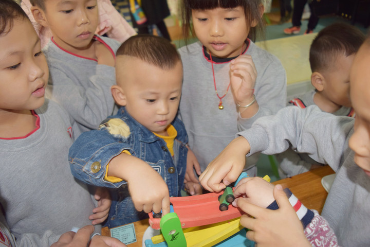 小小的手兒，大大的愛 ——少年宮小寶寶到公明二幼觀摩體驗啦