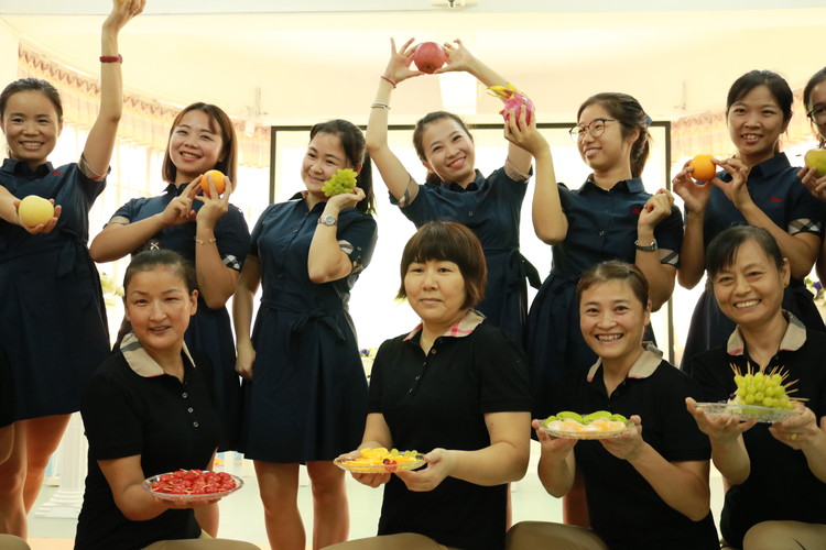 九月，將快樂進行到底！-----深圳市龍華區龍華中英文實驗學校幼兒園慶祝教師節活動
