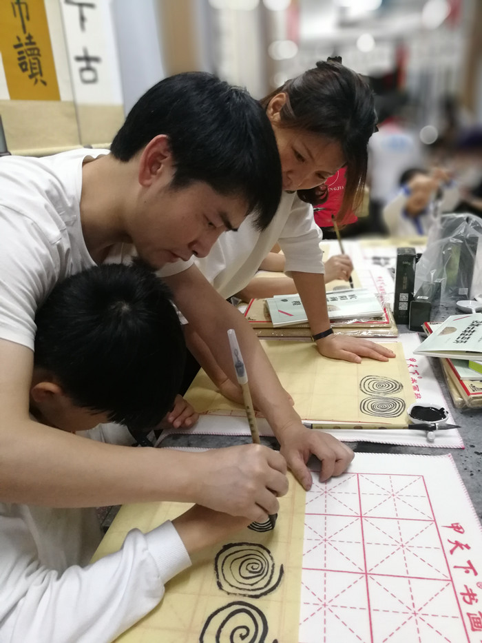 親子同練，家校共建，龍華中英文“家長社團”有聲有色